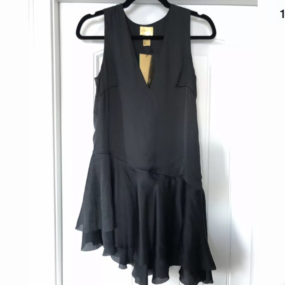 H&M Color Black V Neck Top NWT Size 2
